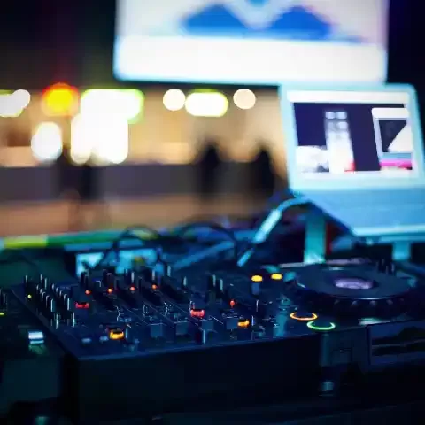 How to hire a dj